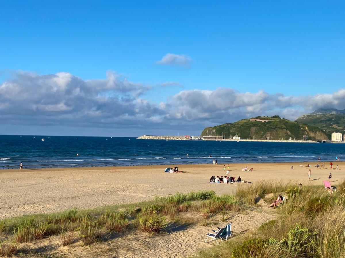 Piso Primera Linea De Playa Laredo Eksteriør bilde